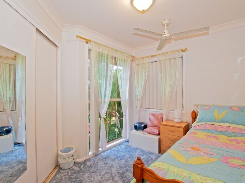 27 Piccadilly Place, Highland Park QLD 4211