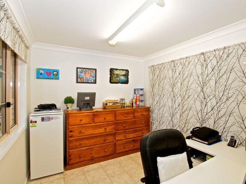 27 Piccadilly Place, Highland Park QLD 4211