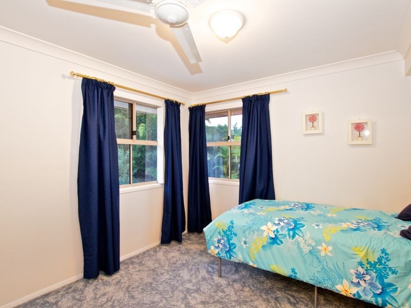 27 Piccadilly Place, Highland Park QLD 4211