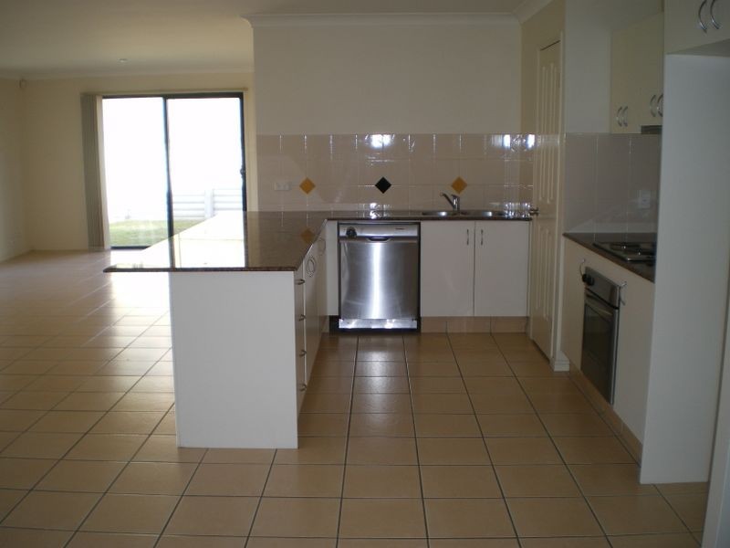 32 Gumleaf Drive, Molendinar QLD 4214