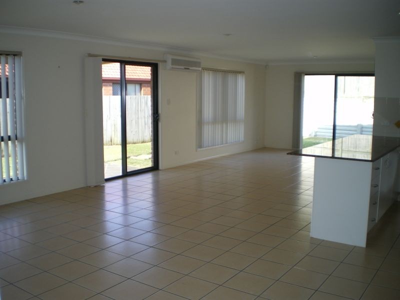 32 Gumleaf Drive, Molendinar QLD 4214