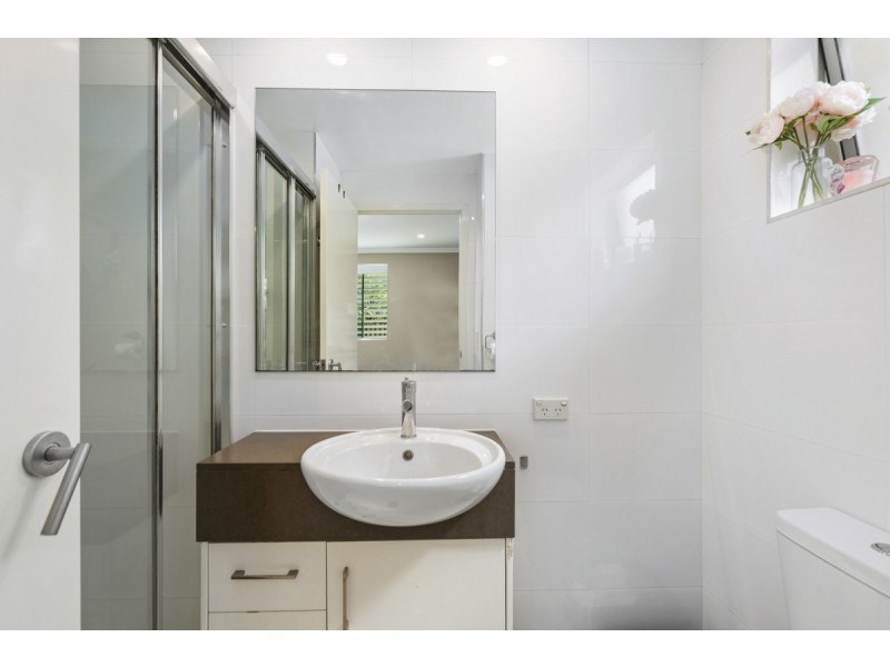 1/24 Tarcoola Crescent, Surfers Paradise QLD 4217