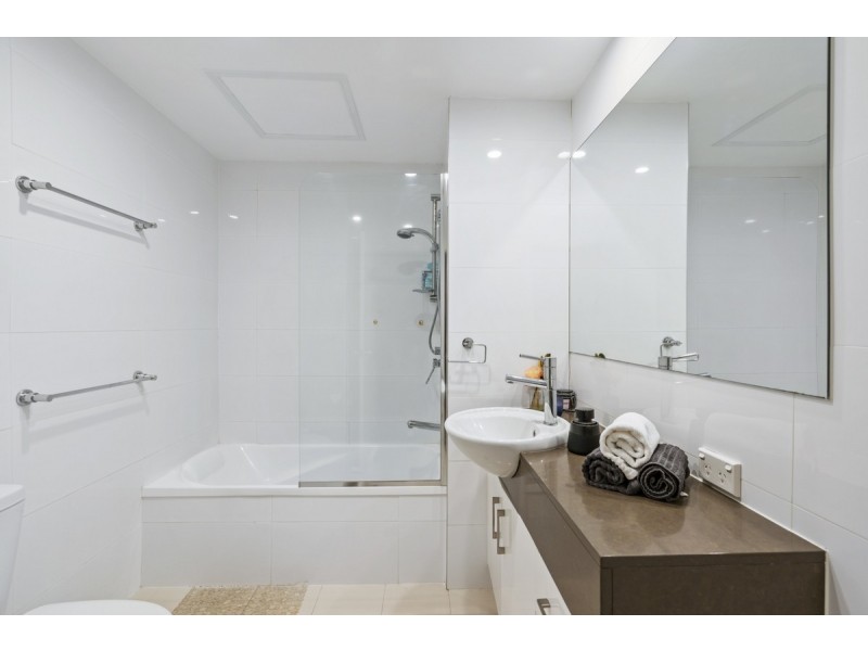 1/24 Tarcoola Crescent, Surfers Paradise QLD 4217