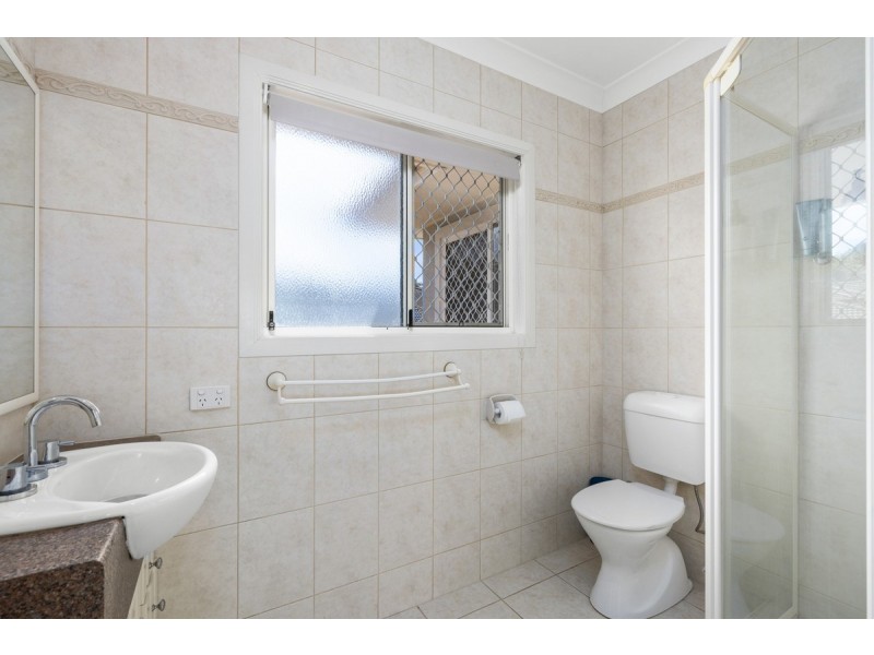 1/2 Rivage Place, Highland Park QLD 4211