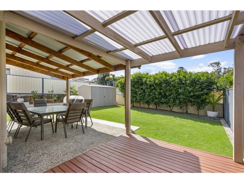 1/2 Rivage Place, Highland Park QLD 4211