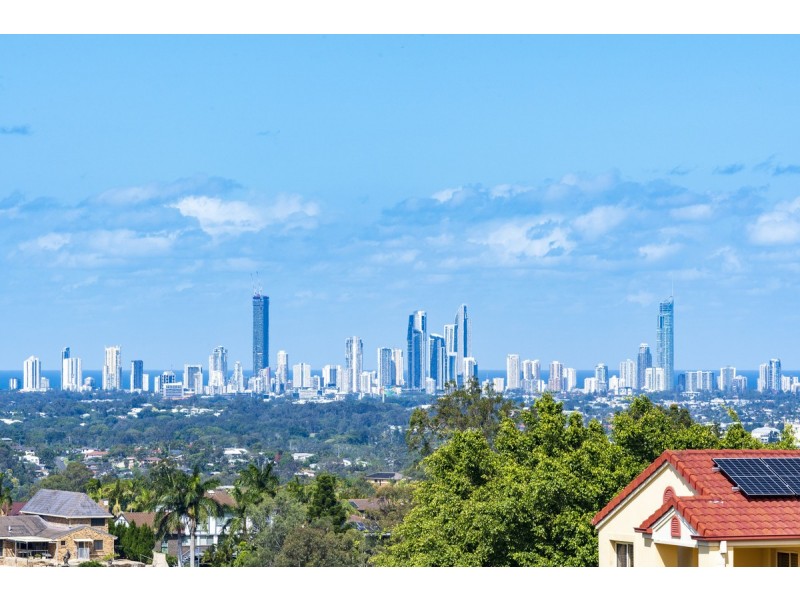 1/2 Rivage Place, Highland Park QLD 4211