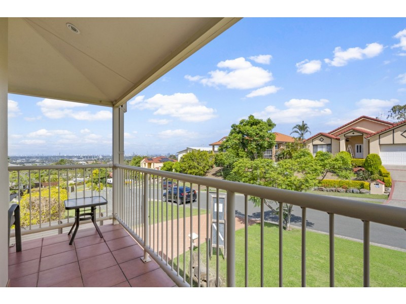 1/2 Rivage Place, Highland Park QLD 4211