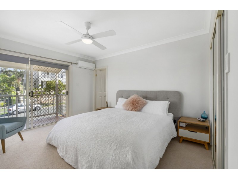 1/2 Rivage Place, Highland Park QLD 4211