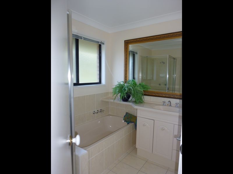 10a Rivage Place, Highland Park QLD 4211