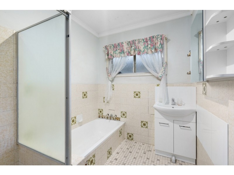 16 Blaxland Avenue, Molendinar QLD 4214