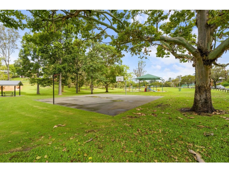 16 Blaxland Avenue, Molendinar QLD 4214