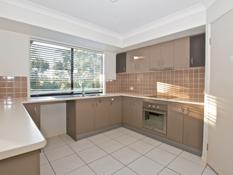 25 Tara Vista Boulevard, Highland Park QLD 4211