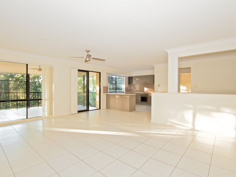 25 Tara Vista Boulevard, Highland Park QLD 4211