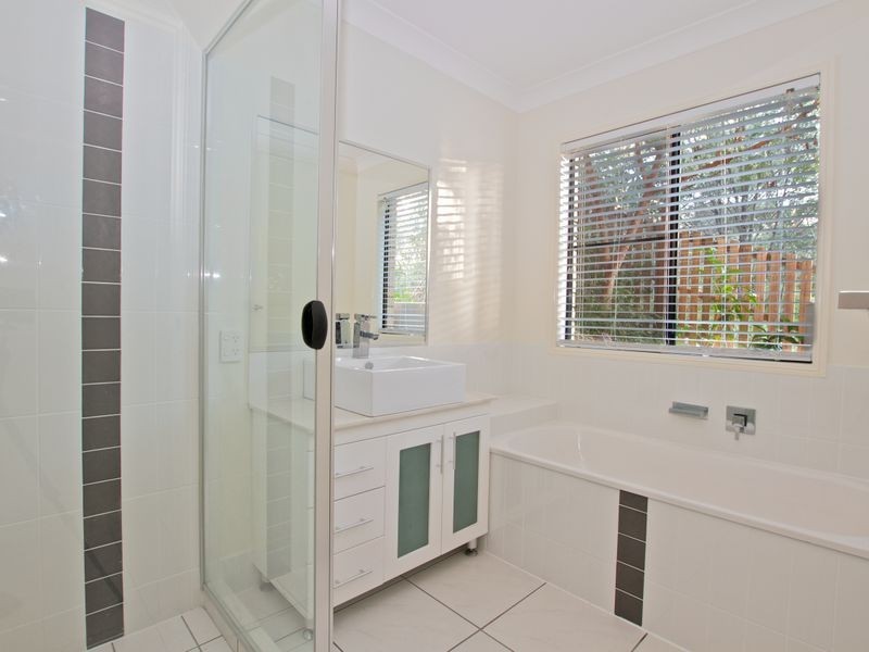 25 Tara Vista Boulevard, Highland Park QLD 4211