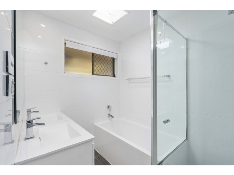 17 Goodman Close, Highland Park QLD 4211