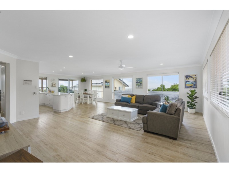 9 Macrobert Street, Highland Park QLD 4211