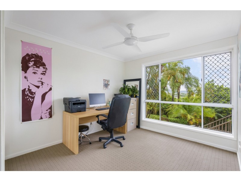 9 Macrobert Street, Highland Park QLD 4211