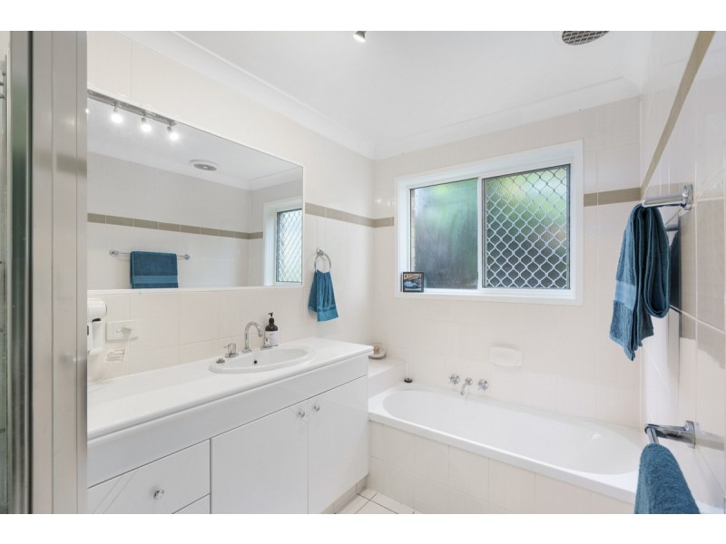 9 Macrobert Street, Highland Park QLD 4211