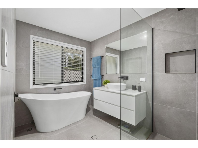 21 Mercure Place, Highland Park QLD 4211