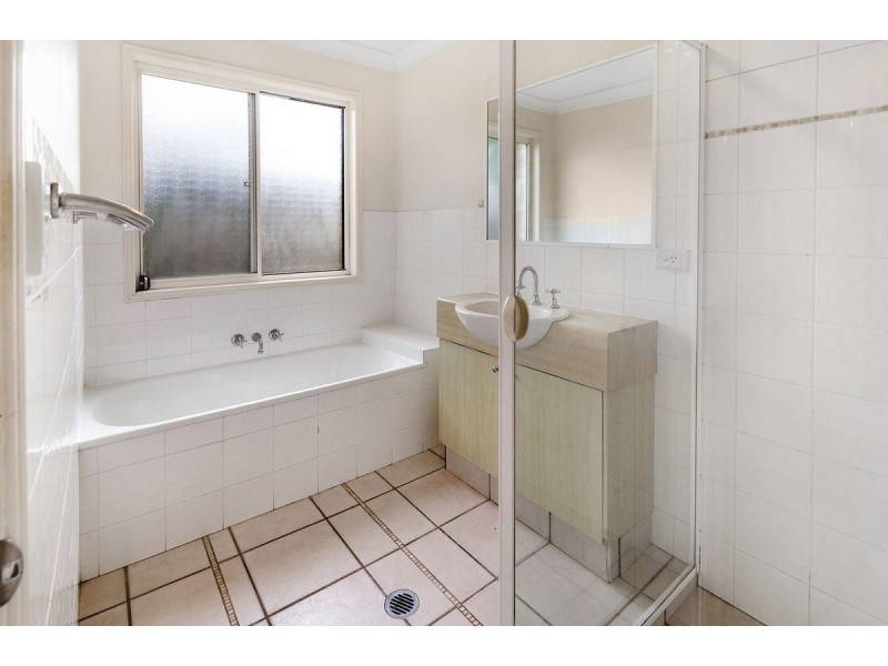 16 Barrs Avenue, Oxenford QLD 4210