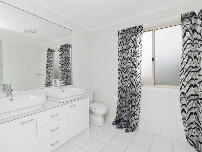 35 Quigan Terrace, Highland Park QLD 4211