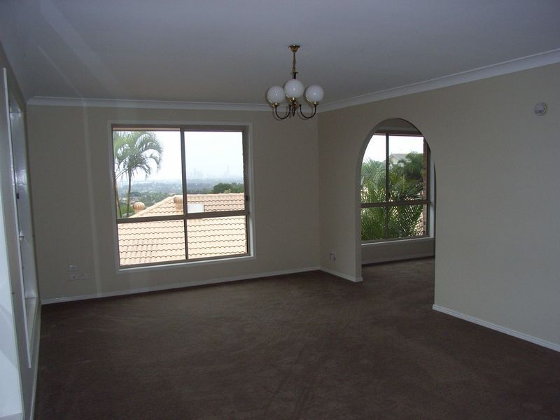 32 Kincaid Drive, Highland Park QLD 4211