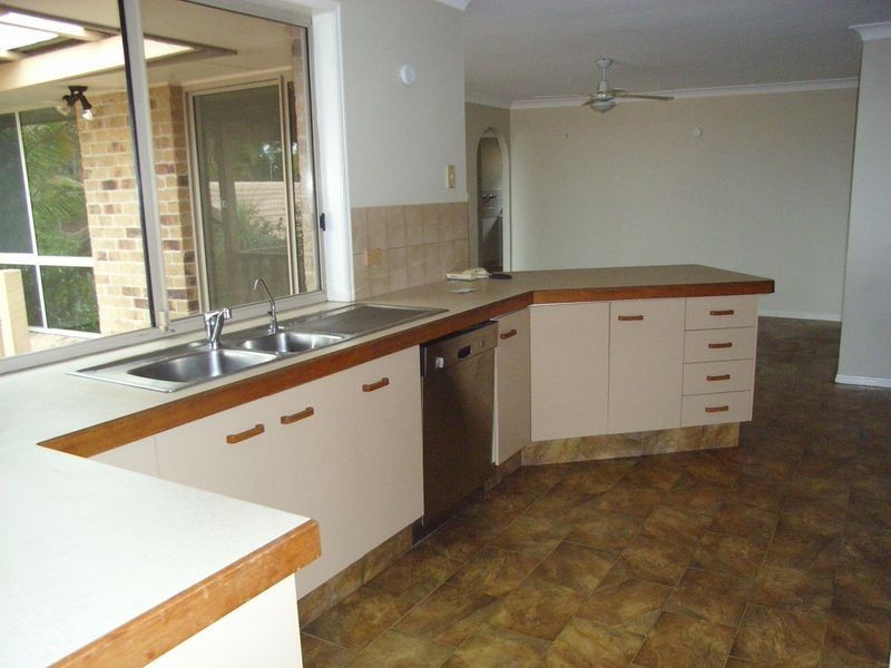 32 Kincaid Drive, Highland Park QLD 4211