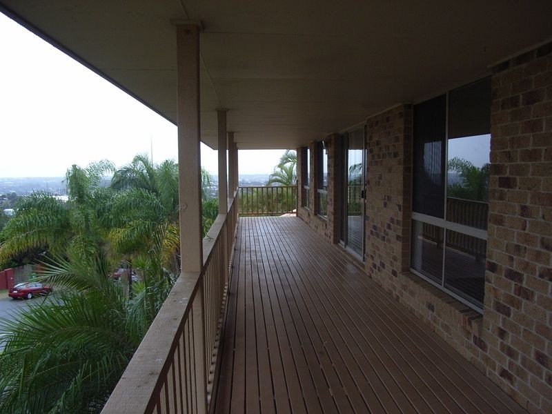 32 Kincaid Drive, Highland Park QLD 4211