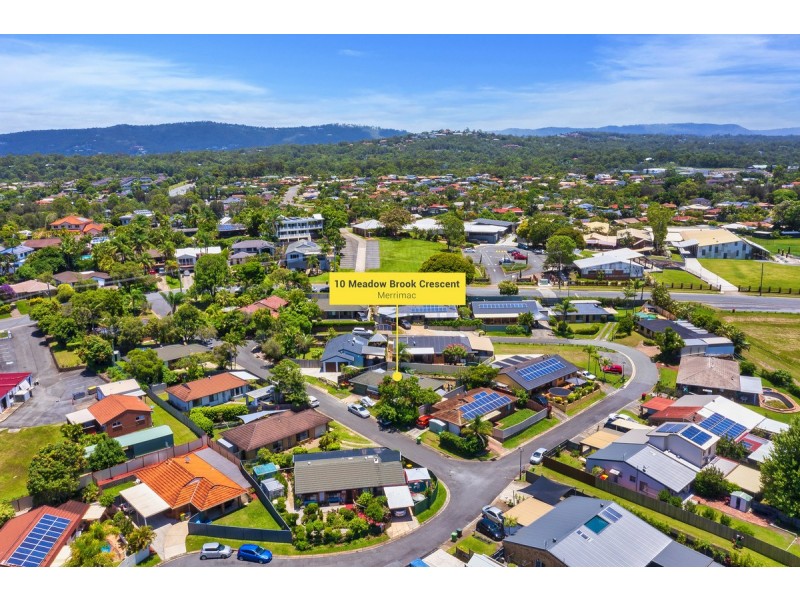 10 Meadow Brook Crescent, Merrimac QLD 4226