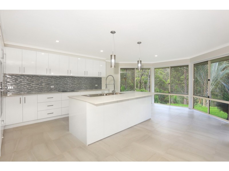 138 Henri Robert Drive, Clagiraba QLD 4211