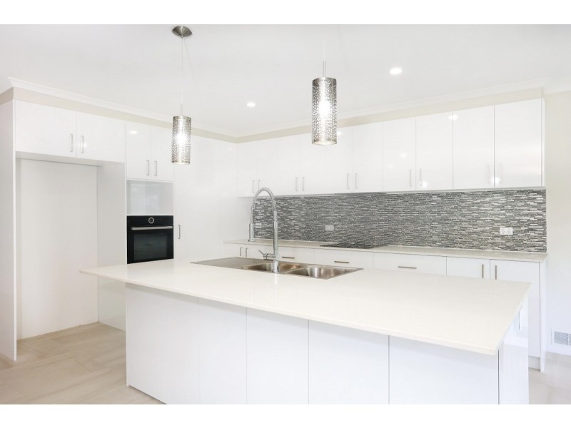 138 Henri Robert Drive, Clagiraba QLD 4211