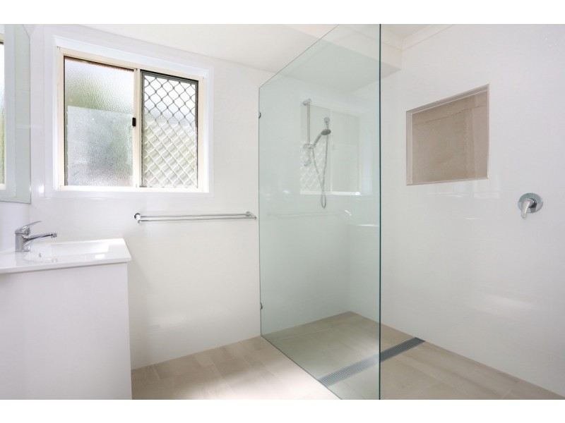 138 Henri Robert Drive, Clagiraba QLD 4211