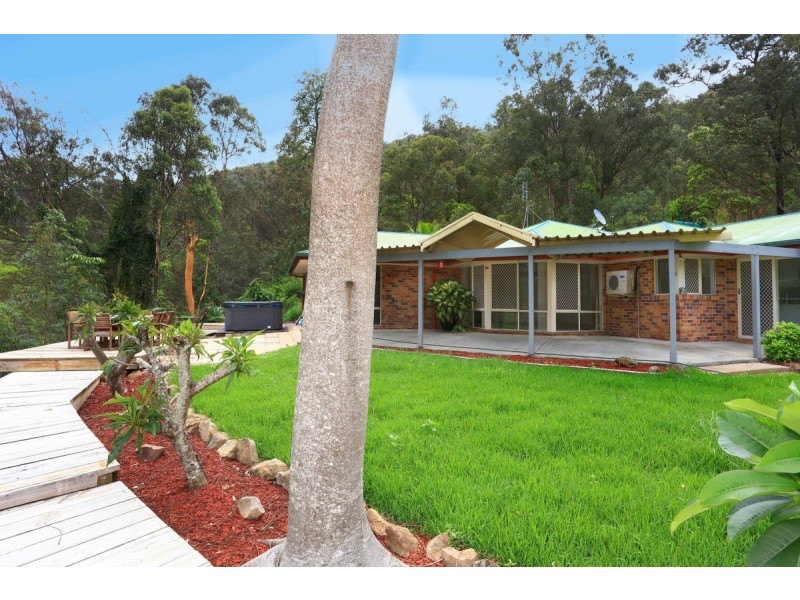 138 Henri Robert Drive, Clagiraba QLD 4211