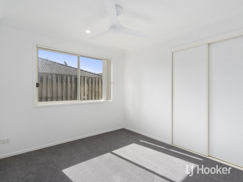 16 Barrs Avenue, Oxenford QLD 4210