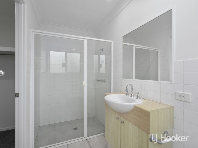 16 Barrs Avenue, Oxenford QLD 4210