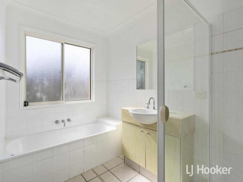 16 Barrs Avenue, Oxenford QLD 4210