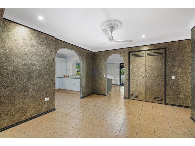 32 Balfour Crescent, Highland Park QLD 4211