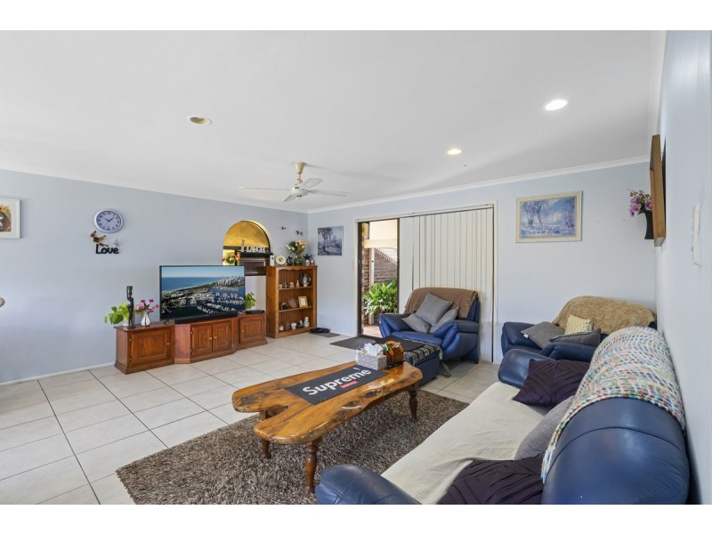 6 Jindivick Street, Worongary QLD 4213