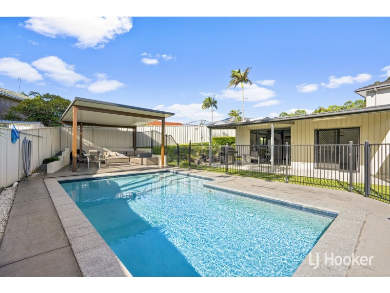 24 Plateau Crescent, Carrara QLD 4211