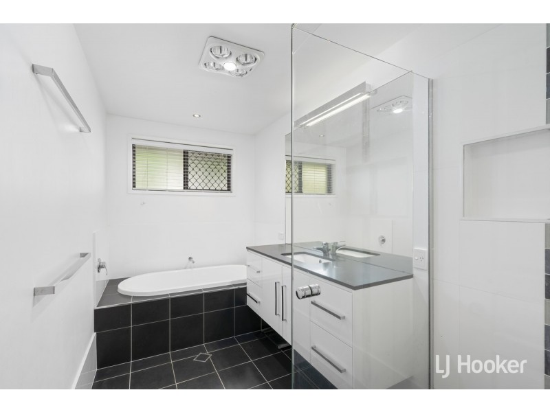 24 Plateau Crescent, Carrara QLD 4211