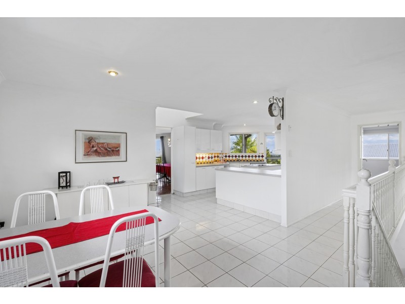 10 Trafalgar Street, Highland Park QLD 4211