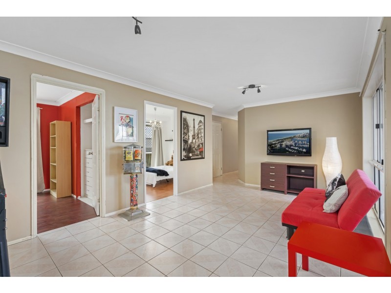 10 Trafalgar Street, Highland Park QLD 4211