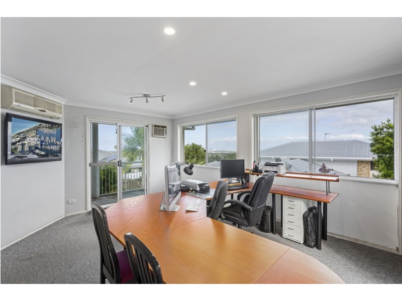 10 Trafalgar Street, Highland Park QLD 4211