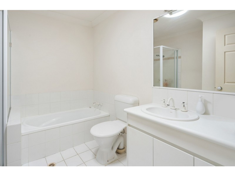 11/152 Palm Meadows Drive, Carrara QLD 4211