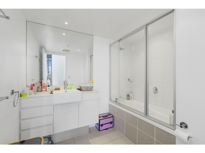 31201/9 Lawson Street, Southport QLD 4215