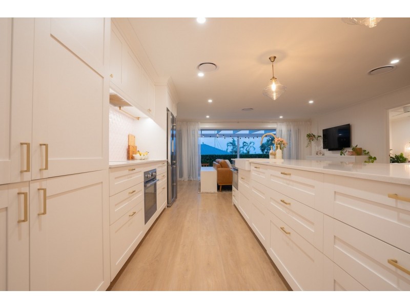 2 Berkley Court, Highland Park QLD 4211