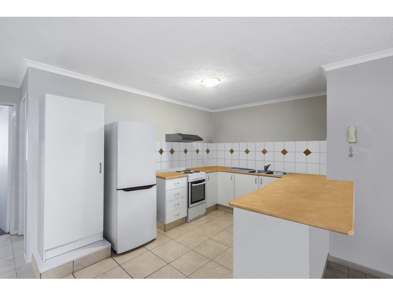 4/9 Bradford Street, Labrador QLD 4215