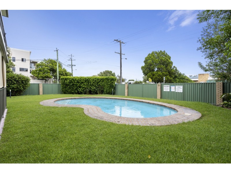 4/9 Bradford Street, Labrador QLD 4215