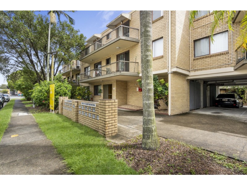 4/9 Bradford Street, Labrador QLD 4215