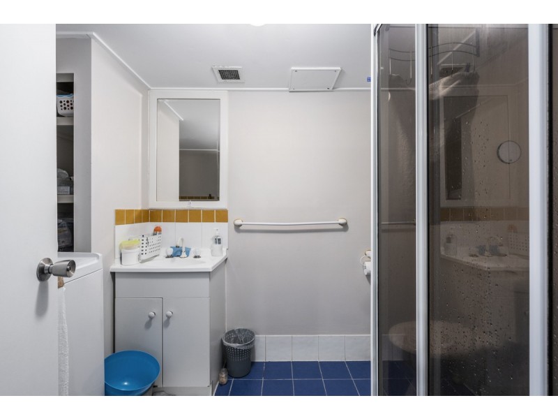 4/9 Bradford Street, Labrador QLD 4215